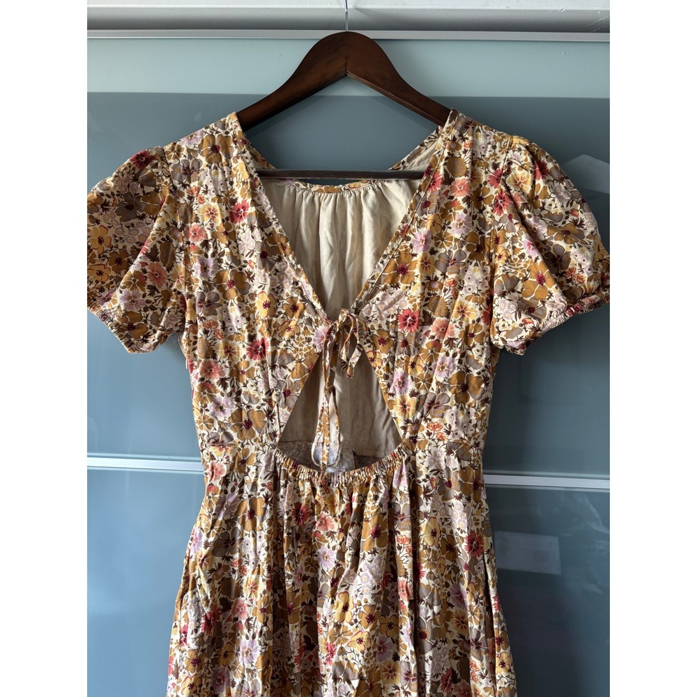 Madewell Puff-Sleeve Open-Back Midi
Dress in Floral Field Floral Cottagecore 4 - Picture 9 of 14